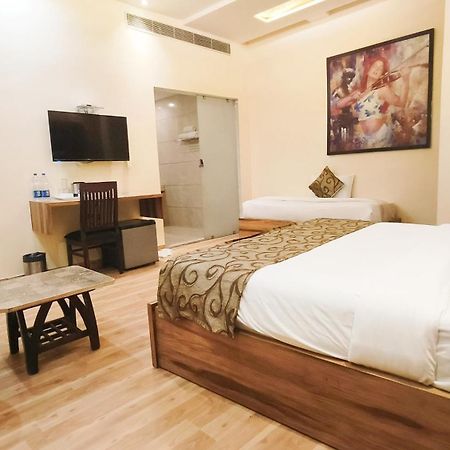 Hotel Sallow Royal Suites Amritsar Exterior photo