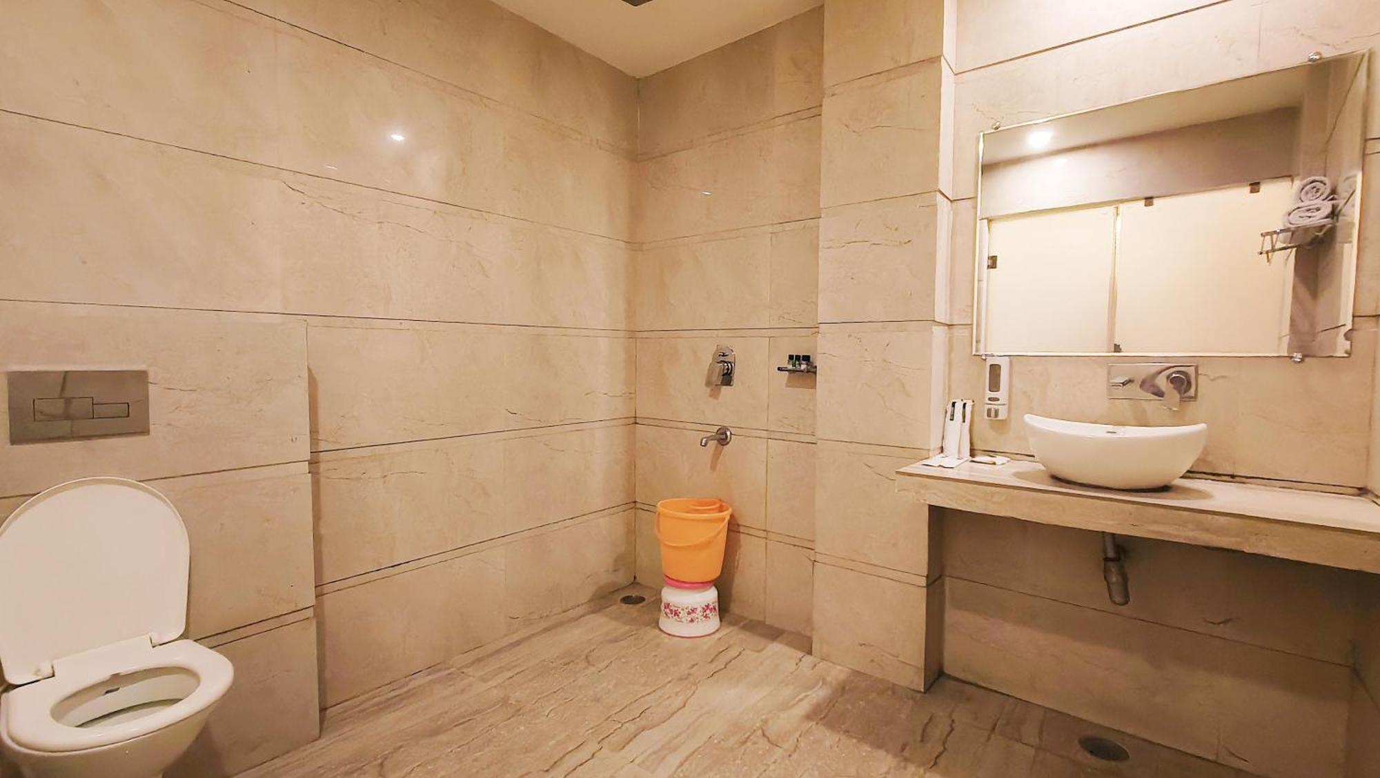 Hotel Sallow Royal Suites Amritsar Exterior photo