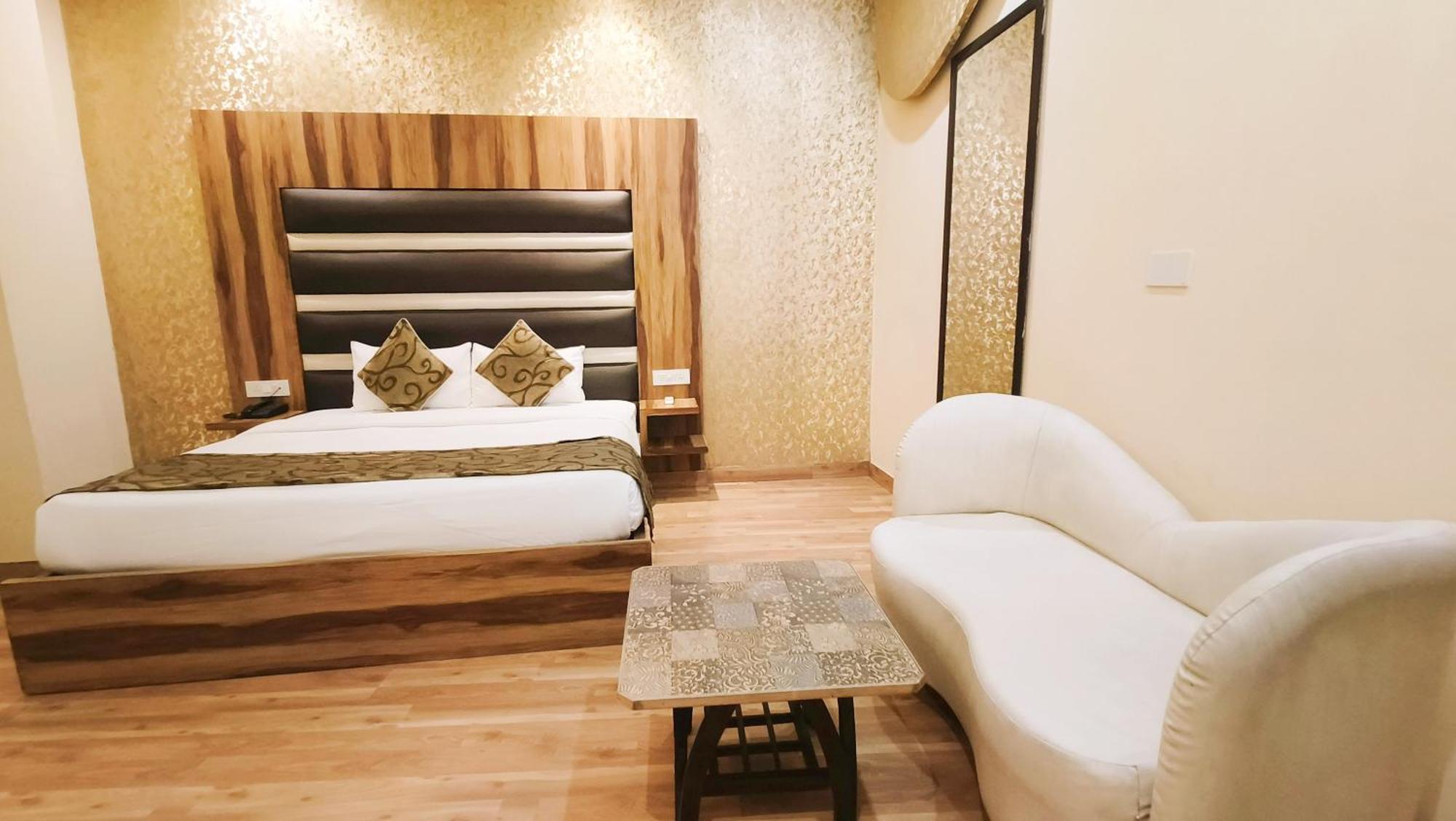 Hotel Sallow Royal Suites Amritsar Exterior photo
